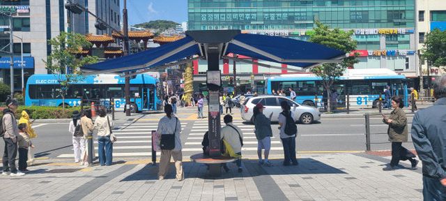 부산 동구, 폭염 대비 스마트 그늘막 선제적 운영