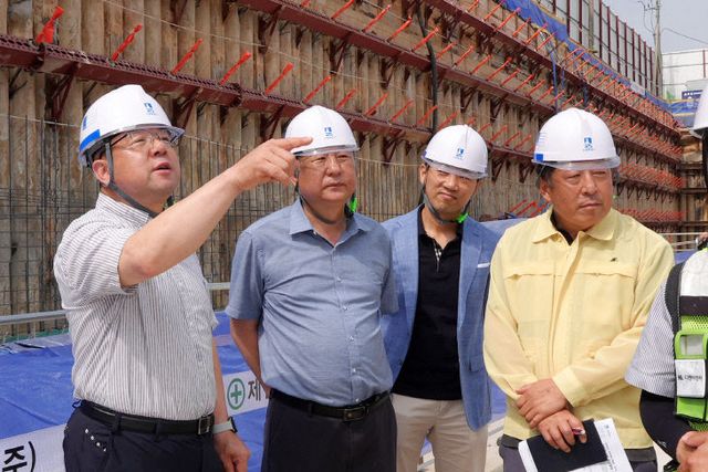 1-1. 수원특례시, 폭염·집중호우 대비해 건설현장 안전점검