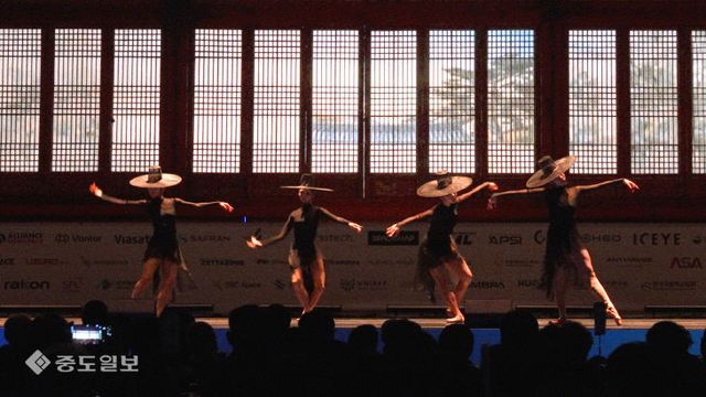 603_0051.00_05_05_53.스틸 001