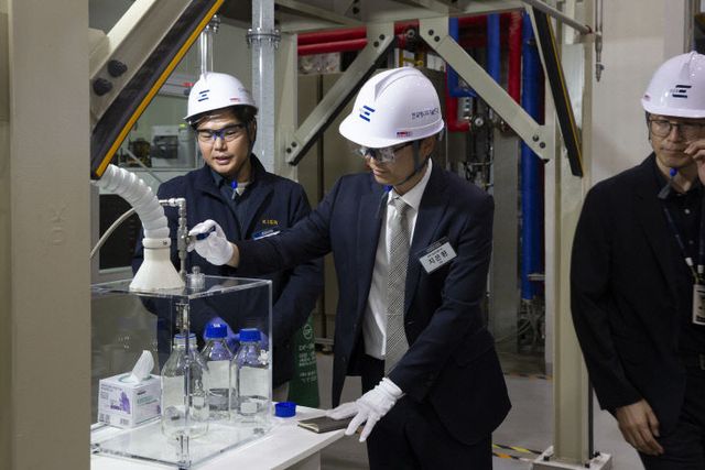 [사진자료-8] CO2 합성원유 전환 기술 실증시연-3