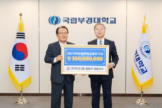 24일. 황종규 대표이사(왼쪽)와 배상훈 총장
