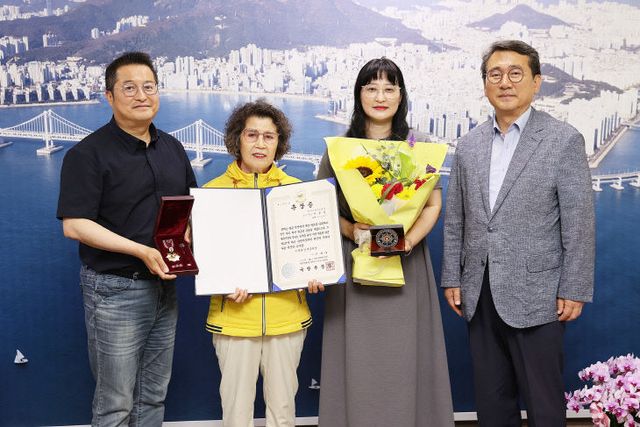 보도사진(6.25참전유공자 무공훈장 전수)
