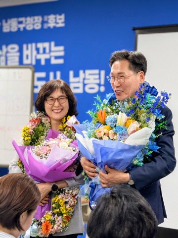 이병래 후보가 당선이 유력한 상황에서 환하게 웃는 모습