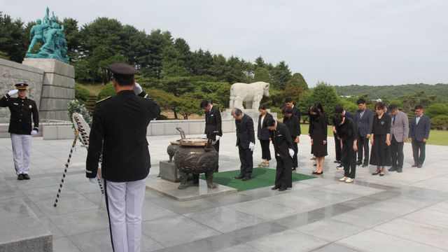 [관련사진2] 대전보훈병원, 호국보훈의 달 국립대전현충원 참배