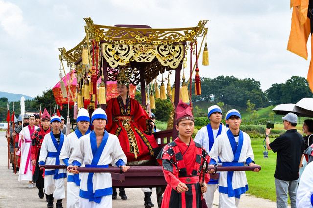 주말마다 첨성대에 선덕여왕 뜬다