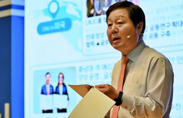 2_김정겸_총장_AI_대전환_지역혁신과_미래인재_양성_발표 (2)
