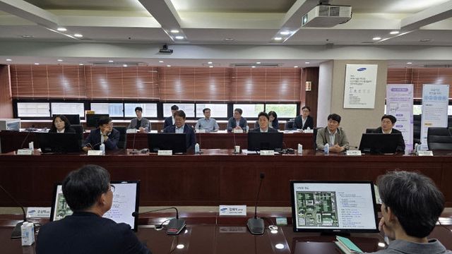 관련사진(회의중)