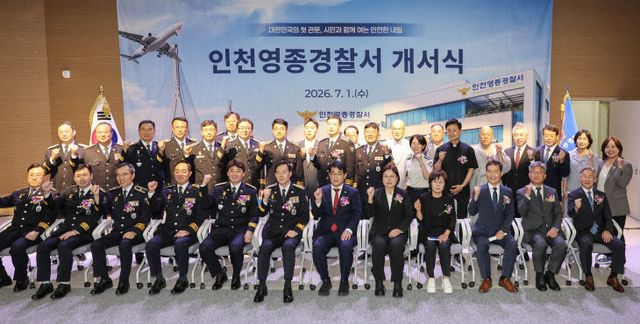 1-2 보도사진 (손화정 구청장 영종경찰서 개서식 참석) (1)