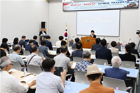 학술심포지엄 개회사 중인 남명숙 부산시의원