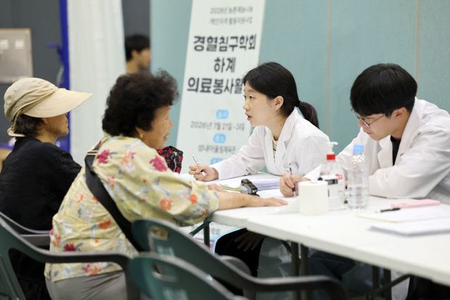 심덕섭 고창군수 원광대 한의학과 의료봉사 격려방문(3)