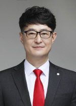 이 용 운 의원