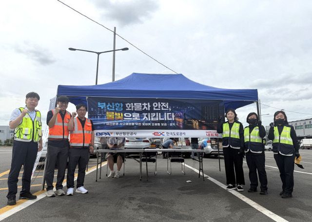 [260811 보도사진] 신항 웅동 내트럭하우다
