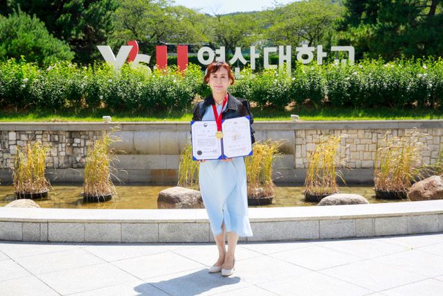영산대 시니어모델학과 2학년 김지현 학생.