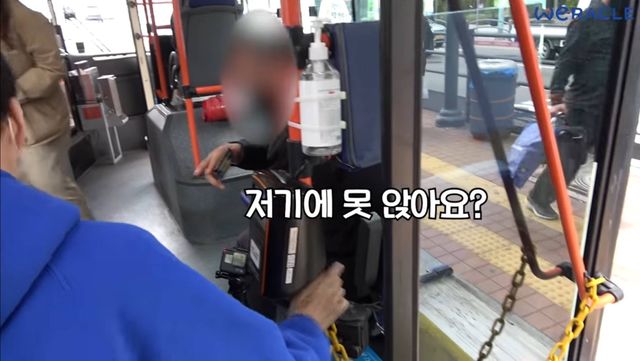 한국에서 휠체어탄 사람이 엘레베이터를 탈때 시민들 반응 | 인스티즈 한국에서 휠체어 탄 사람이 엘레베이터를 탈 때 시민들 반응 ㄷㄷ.JPG