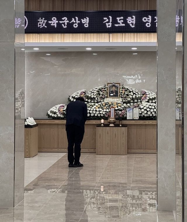 20241231512270.jpg 애들아 오늘 국가 지키다 순직한 군인 영결식 했다 이분도 잊지 말자