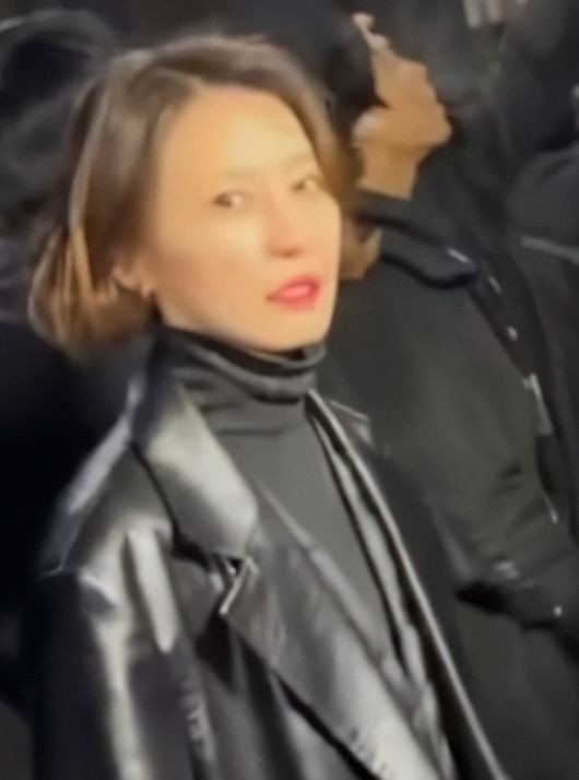 안귀령 레전드는 카메라 응시한거임