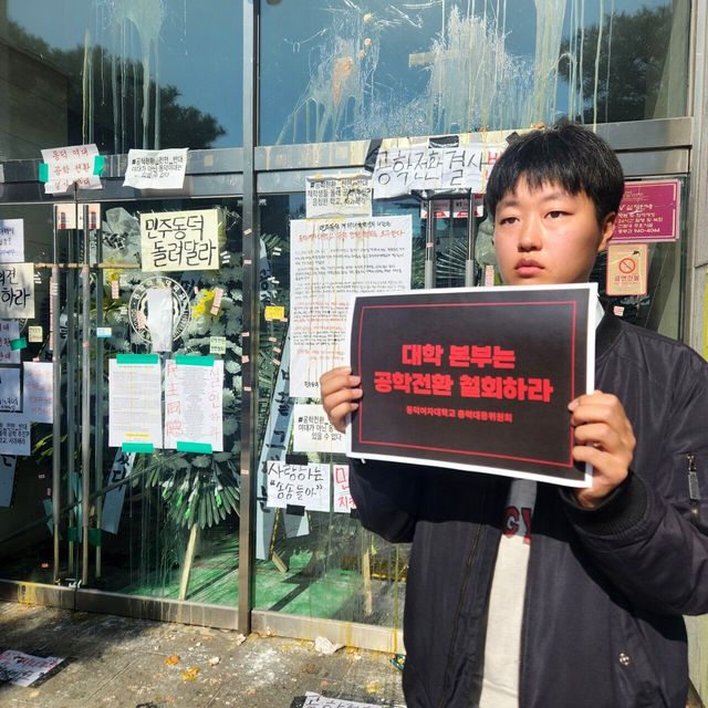 GcL9o4kasAE89ZN.jpg 이번 동덕여대 시위로 졸라 기괴해보이는 사진 한장