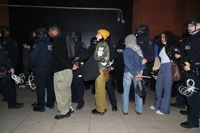 042224nyu11wcl-pro-palestine-protest-encampment-80533449.webp.ren.jpg 학생 시위에 외부 세력 개입이 들어갔을때 미국 대학 대응.jpg