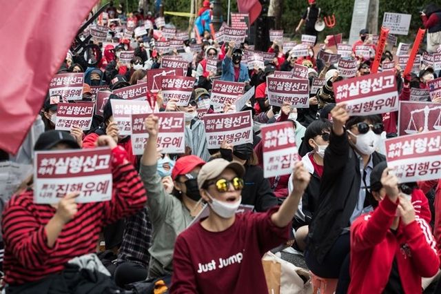 201810061859022063_2.jpg 한국 역사상 시위 이유가 가장 기괴했던 시위.jpg