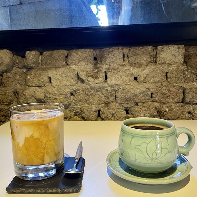 옆테이블 소개팅 중인데