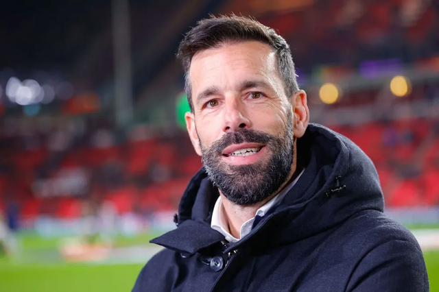 image.png [오피셜] 지금까지 반니스텔로이 임시감독이었습니다.