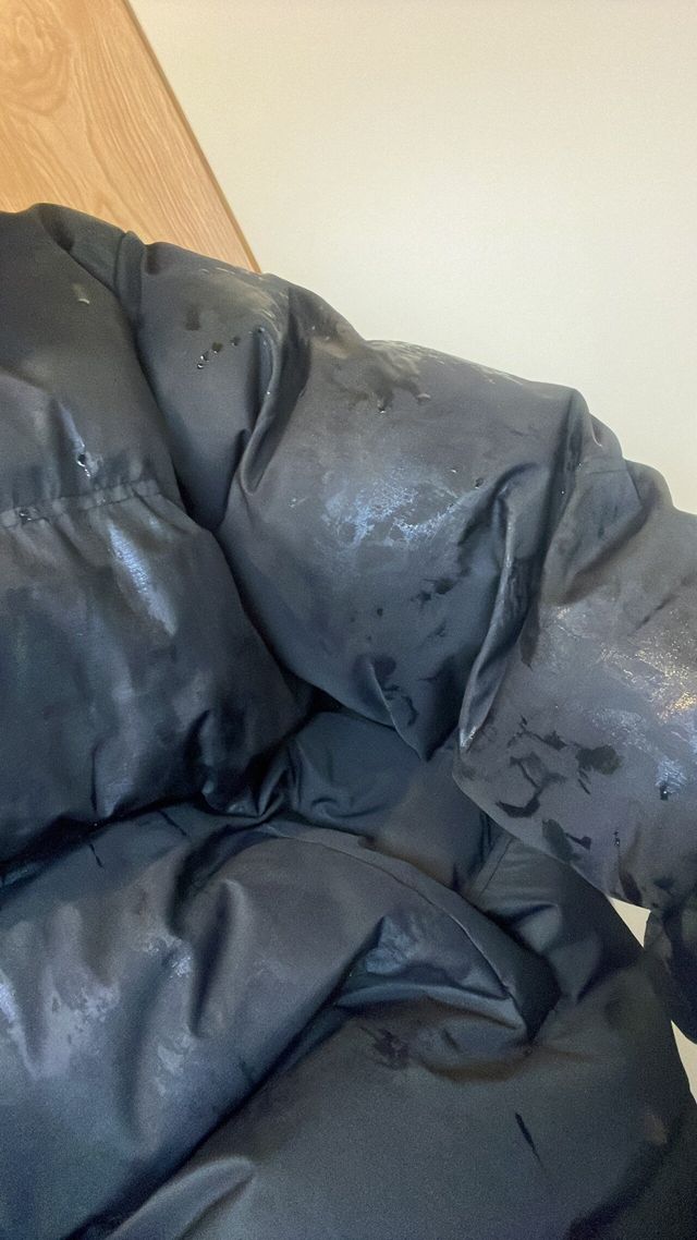 비 개오는데 꼬맹이 비맞고 있길래 집까지 데려다줌