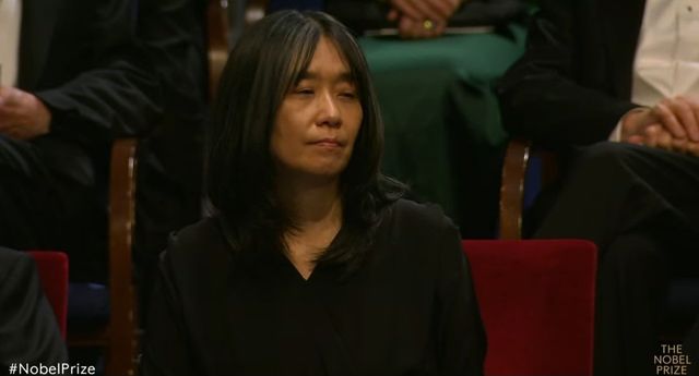 1000085207.jpg 노벨 시상식 한강 입장 ㄷㄷ