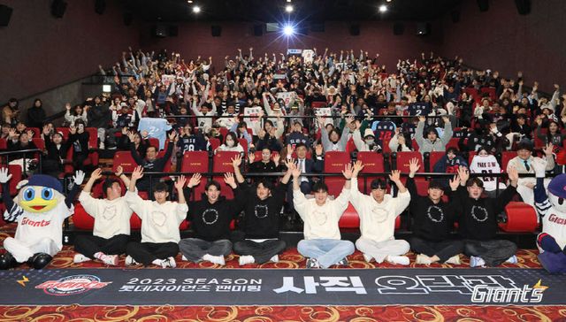 231126_팬미팅(참고사진4)