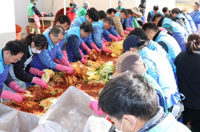 스코 기업시민프렌즈, ‘사랑의 김장 김치 담그기’