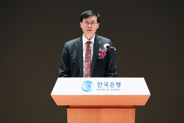 준공기념식서 기념사 하는 이창용 총재