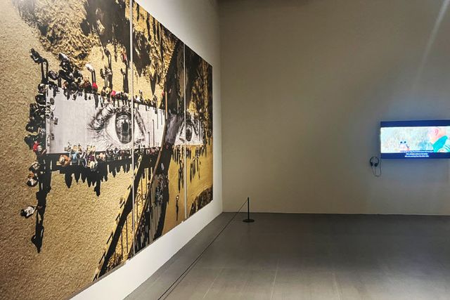 제이알의 한국 첫 대규모 개인전 ‘JR: CHRONICLES’ 전경(사진