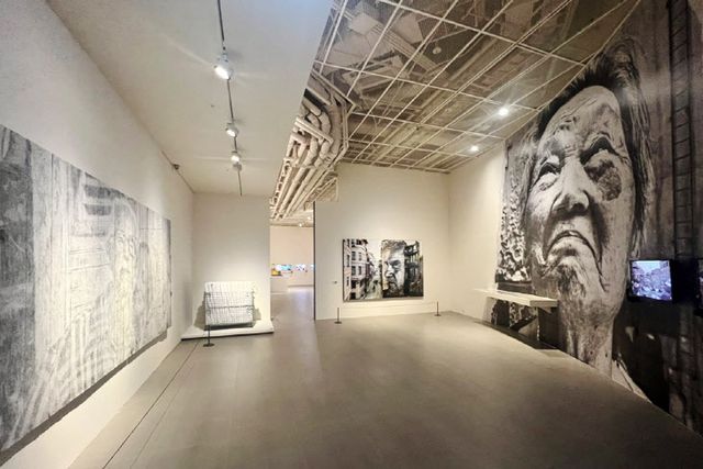 제이알의 한국 첫 대규모 개인전 ‘JR: CHRONICLES’ 전경(사진