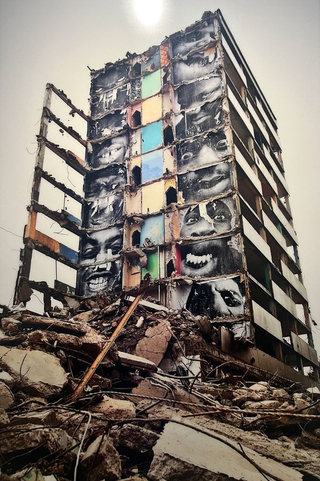 제이알의 한국 첫 대규모 개인전 ‘JR: CHRONICLES’ 전경(사진