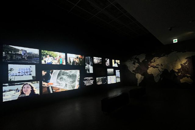 제이알의 한국 첫 대규모 개인전 ‘JR: CHRONICLES’ 전경(사진