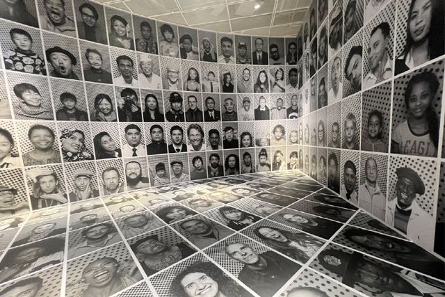 제이알의 한국 첫 대규모 개인전 ‘JR: CHRONICLES’ 전경(사진