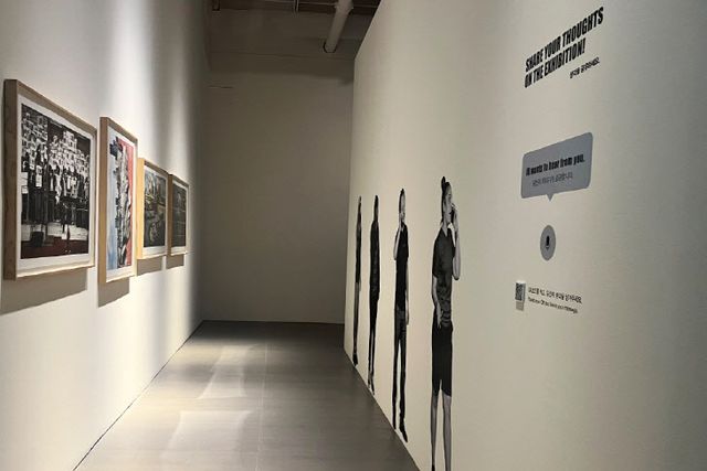 제이알의 한국 첫 대규모 개인전 ‘JR: CHRONICLES’ 전경(사진