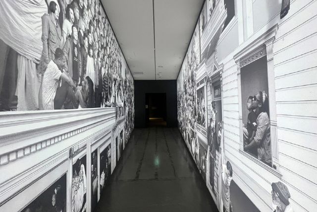 제이알의 한국 첫 대규모 개인전 ‘JR: CHRONICLES’ 전경(사진