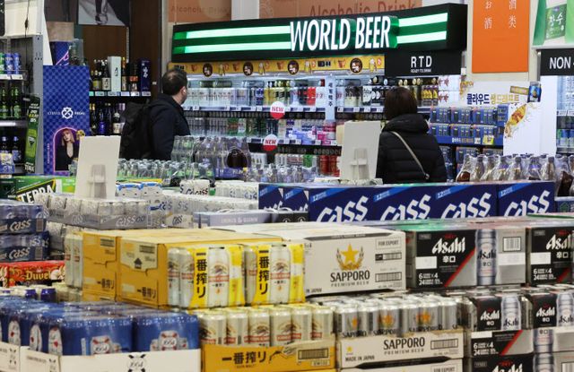 작년 소주·맥주 등 주류물가 6% 상승<YONHAP NO-2793>