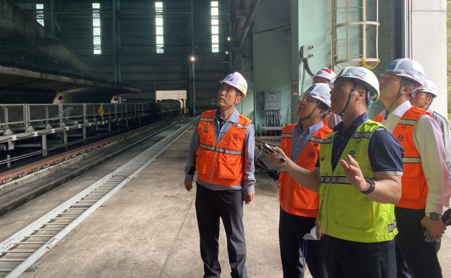 현장경영에 나선 남부발전 이승우 사장이 삼척빛드림본부를 찾