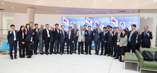 지난6월유럽세일즈때맺은감사패전달식