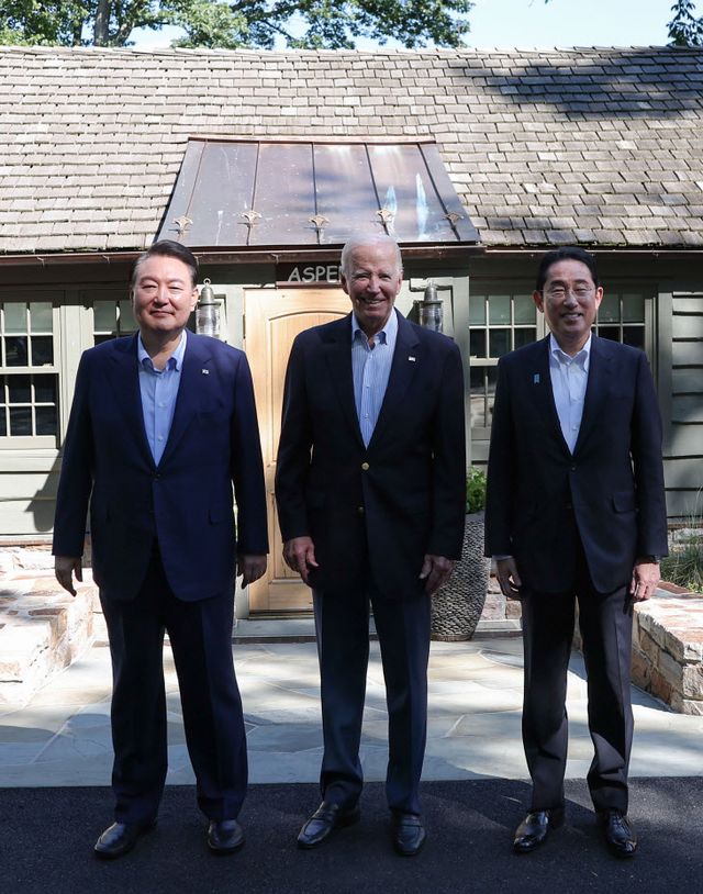 정상회의 일정 마치고 기념촬영하는 한미일 정상