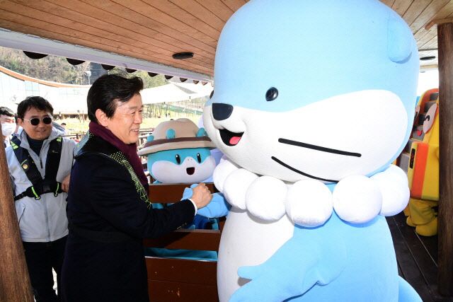 김시민호 탑승한 귀여운 마스코트들