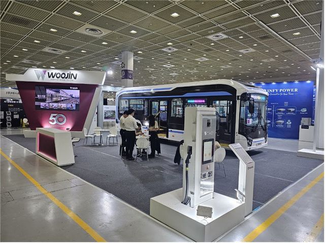 우진산전 세계전기자동차 학술대회 부스