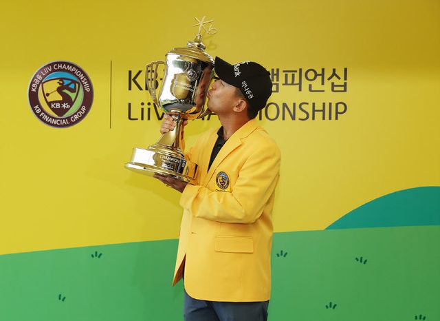 한승수 우승트로피3