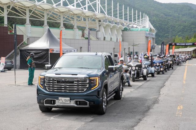 사진자료_GMC 시에라-캐딜락 에스컬레이드