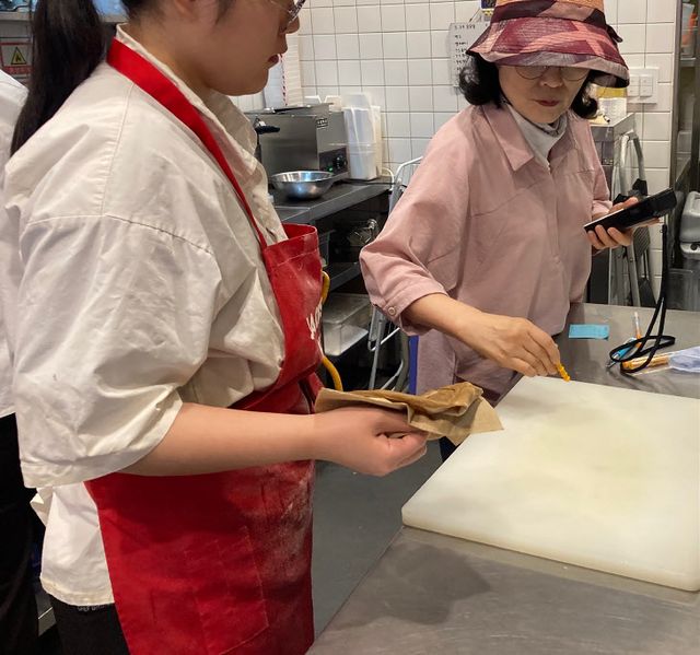 성남지역 음식포장·배달업소의 도마 오염도 시약