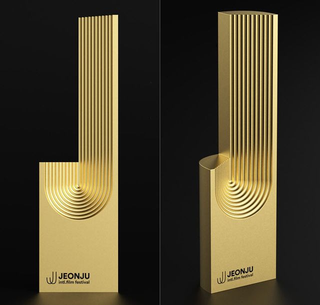 올해 새롭게 디자인된 전주국제영화제 수상 트로피2