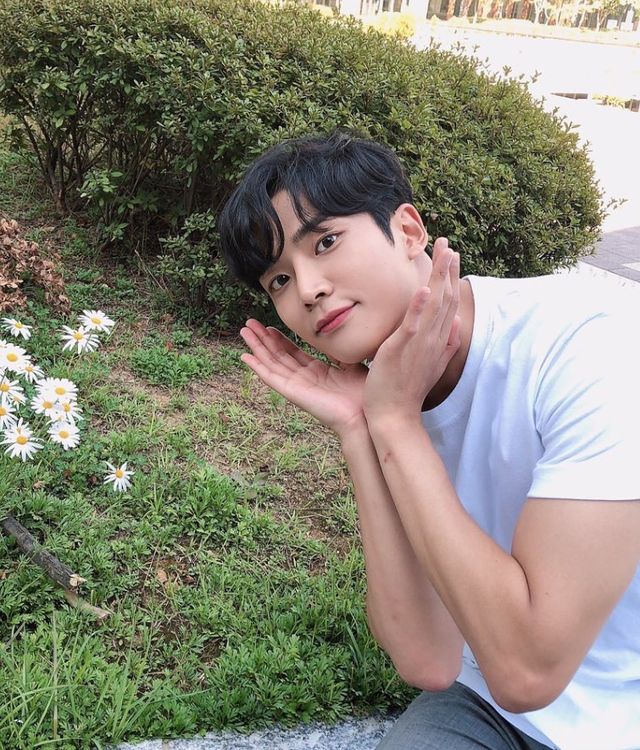 사진=로운 인스타그램