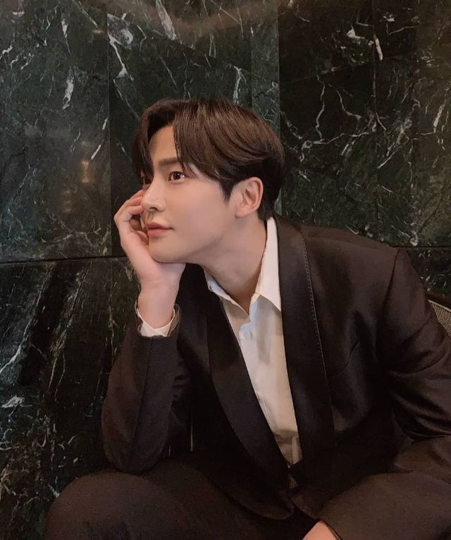 사진=로운 인스타그램