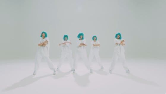 여자아이들 WIFE 뮤직비디오 장면